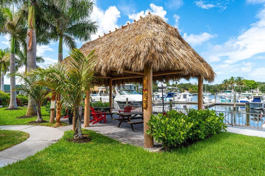 Апартаменти Waterfront, Pool, Tiki Bar & Grill, Gym, Location! Сарасота Екстер'єр фото