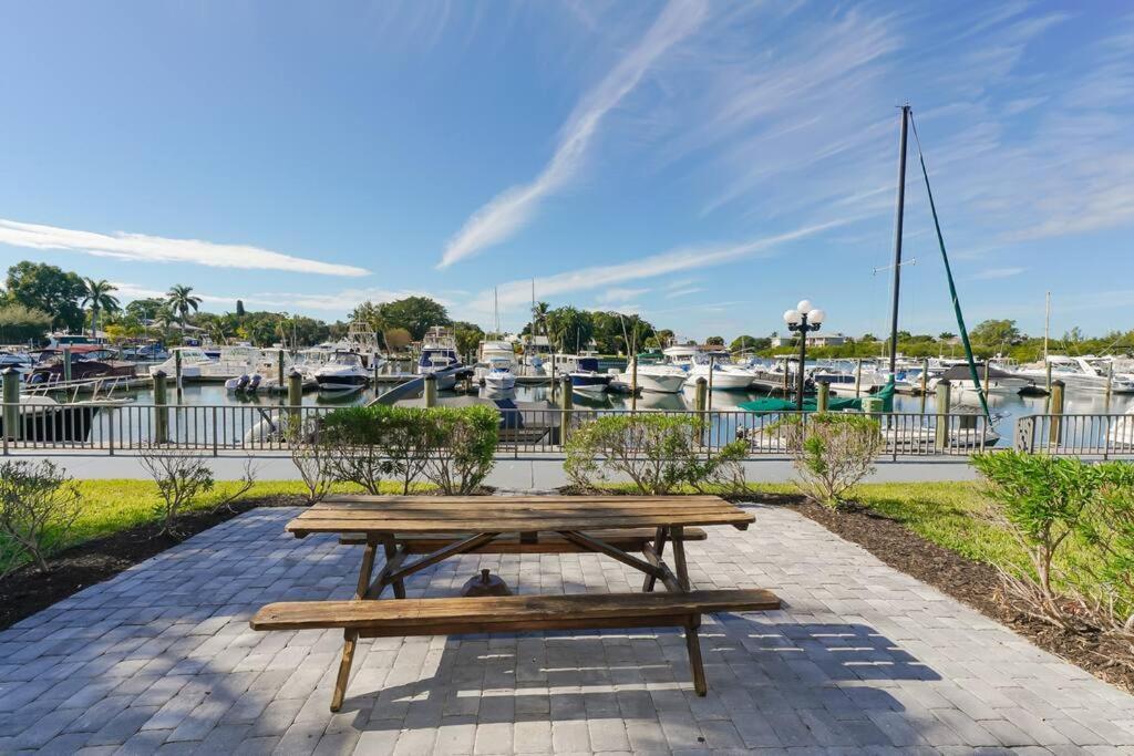Апартаменти Waterfront, Pool, Tiki Bar & Grill, Gym, Location! Сарасота Екстер'єр фото