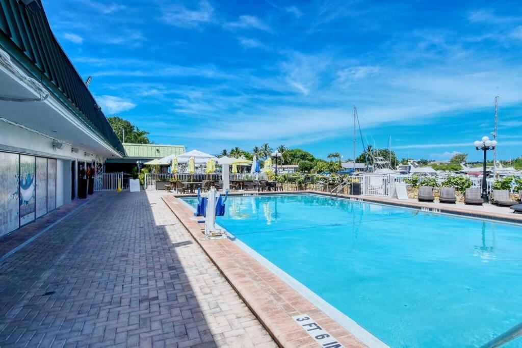Апартаменти Waterfront, Pool, Tiki Bar & Grill, Gym, Location! Сарасота Екстер'єр фото