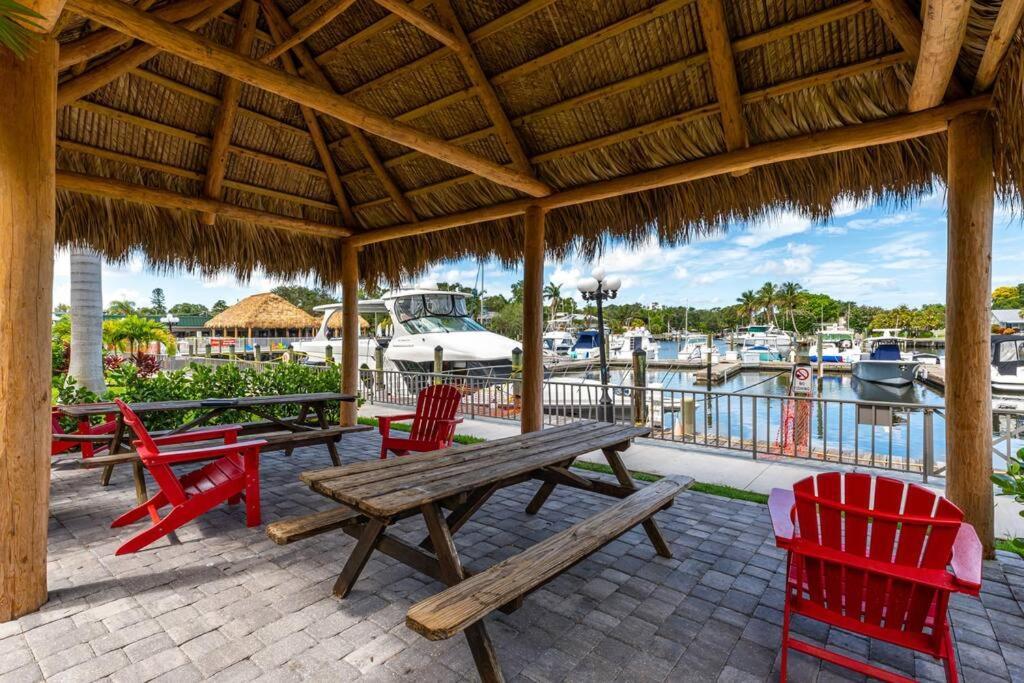 Апартаменти Waterfront, Pool, Tiki Bar & Grill, Gym, Location! Сарасота Екстер'єр фото