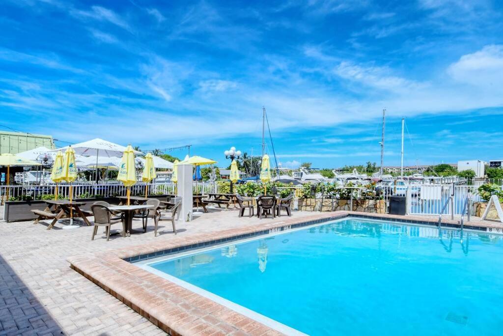 Апартаменти Waterfront, Pool, Tiki Bar & Grill, Gym, Location! Сарасота Екстер'єр фото